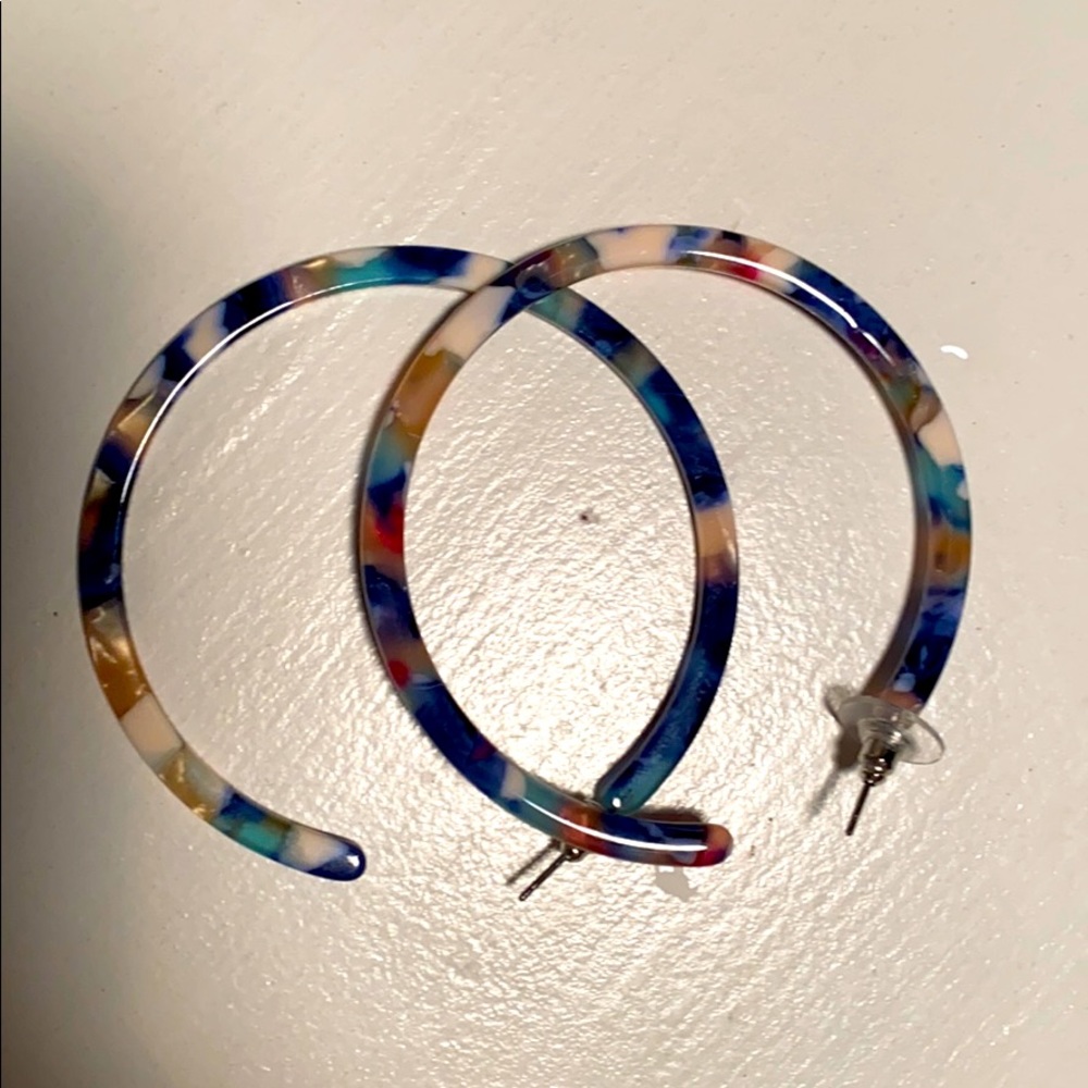 Earrings with multi colors!